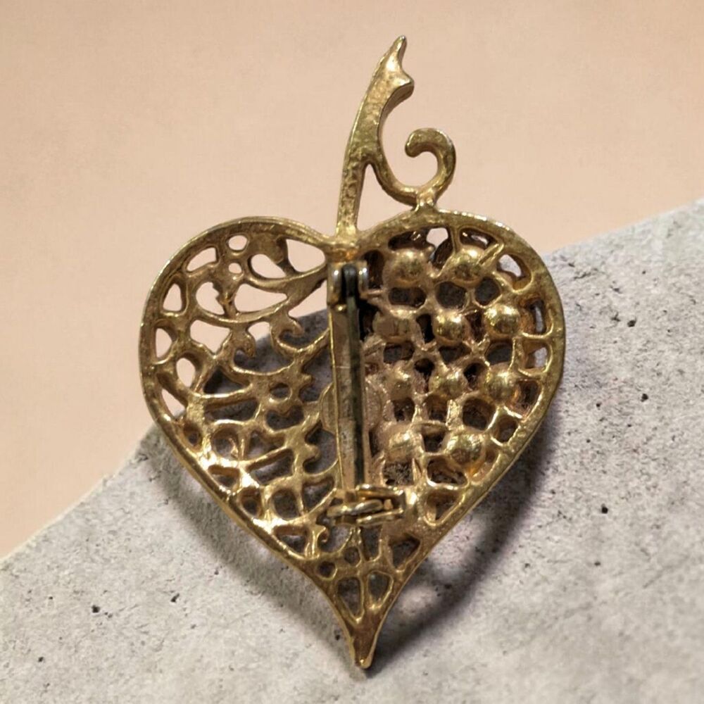 Vintage Gold Tone Blue Rhinestone Filigree Heart Brooch Pin - Picture 4 of 4